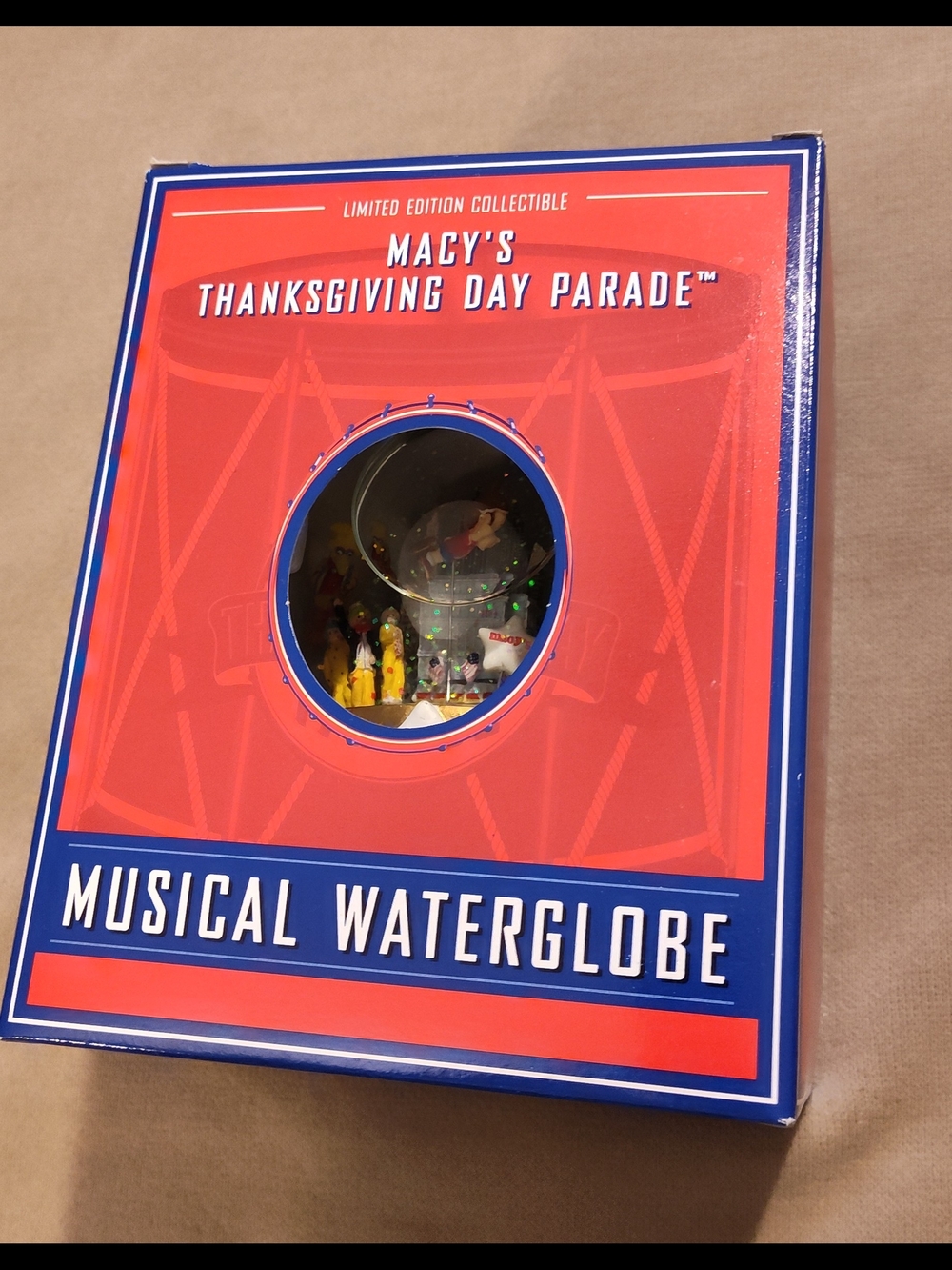NEW! 2002 Macy's Thanksgiving Day Parade Musical Waterglobe - Sesame Street